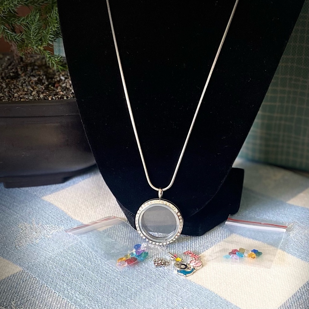 Locket necklace